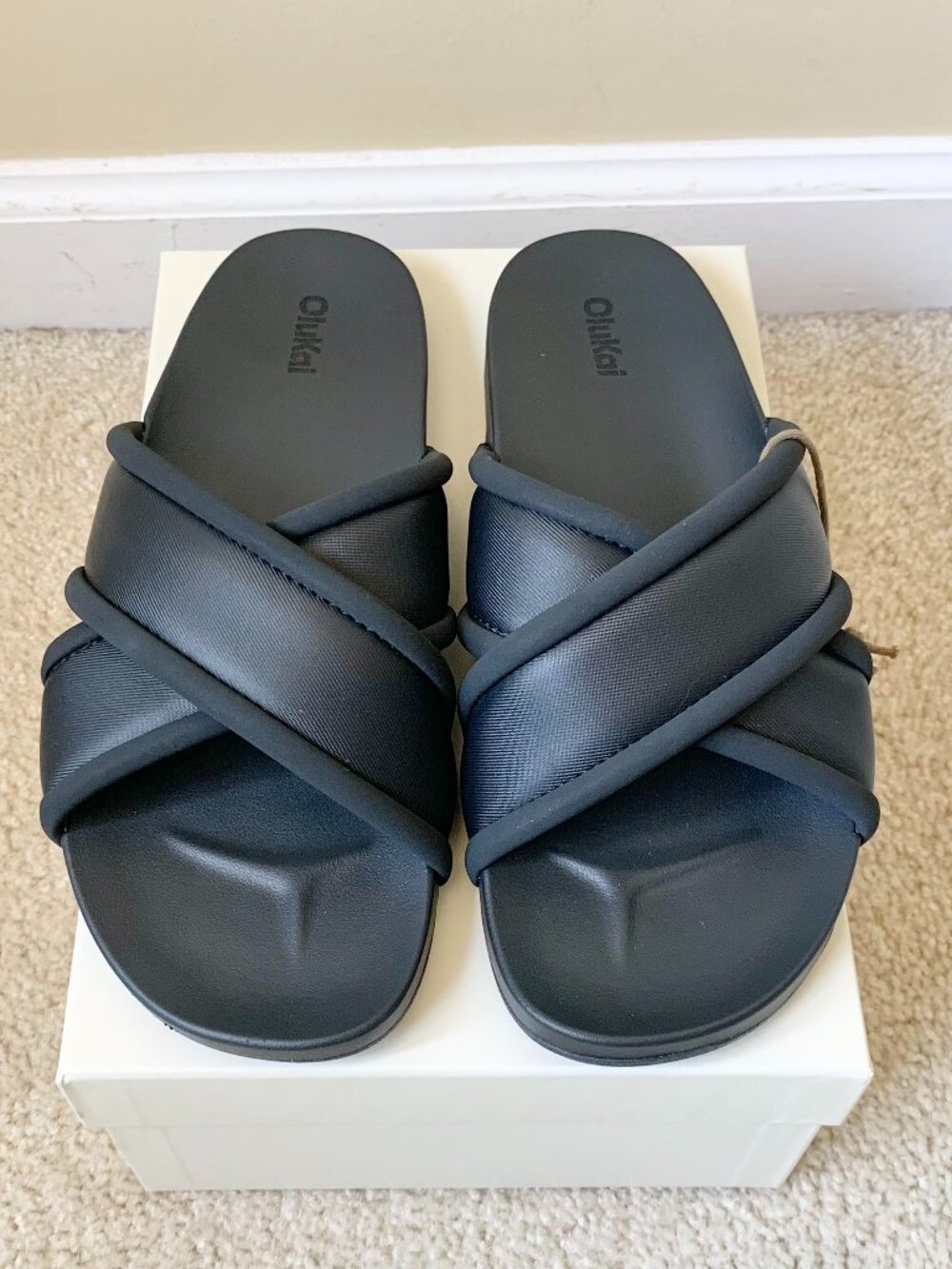 NWT Olukai Ani Black Water Resistant Crisscross Slide Sandals, Size 9 - Picture 3 of 11